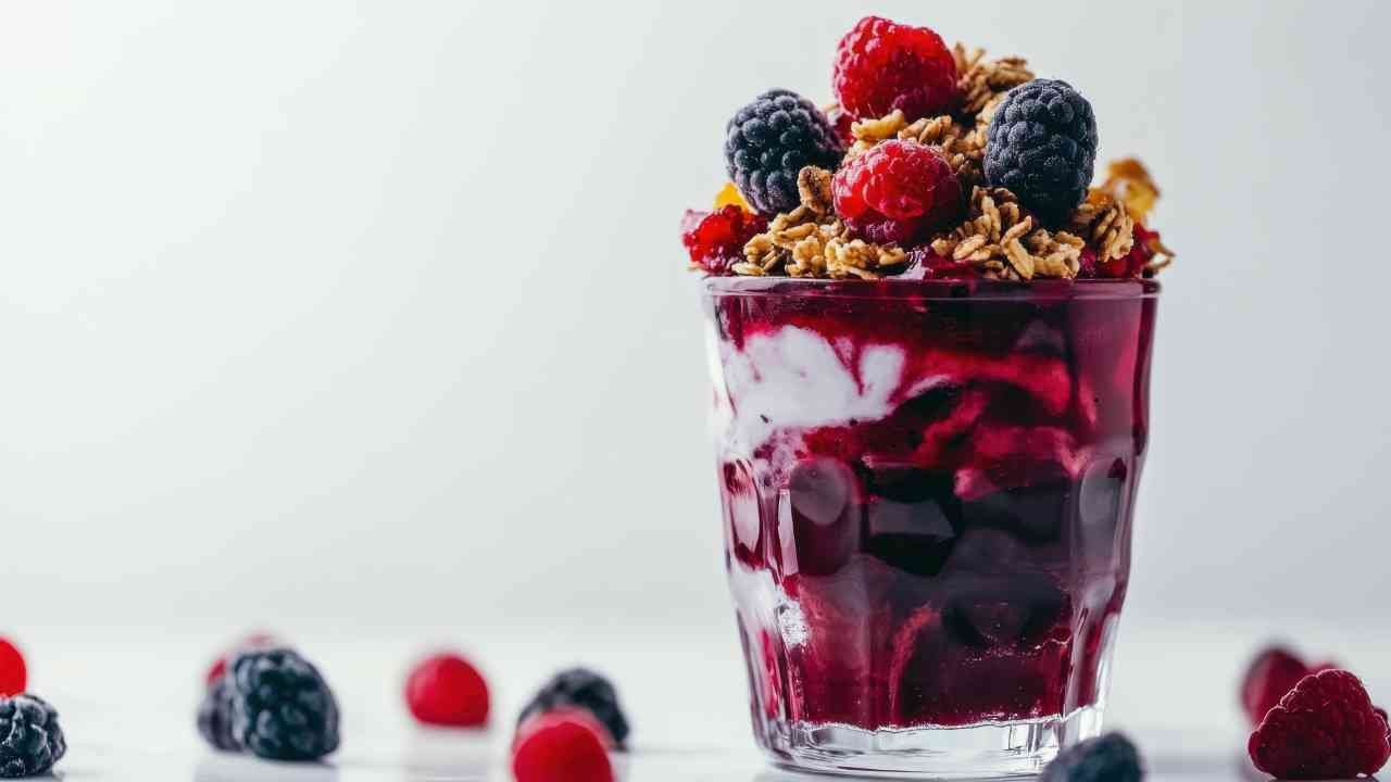 Yogurt Parfait with Granola